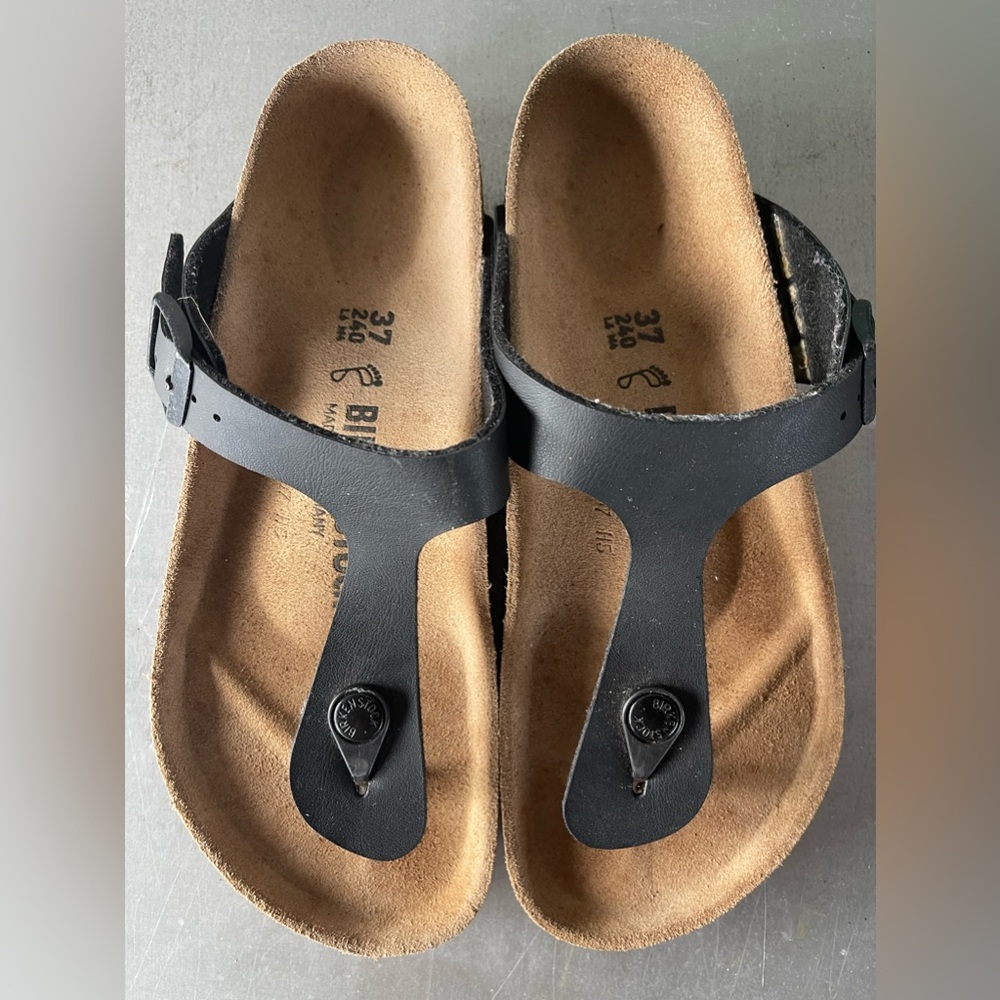 Black Birkenstock Gizeh Sandals